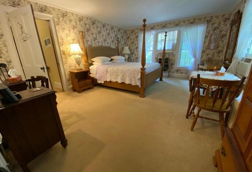 מיטת קינג בסוויטה, Bernard Gray Hall Bed And Breakfast