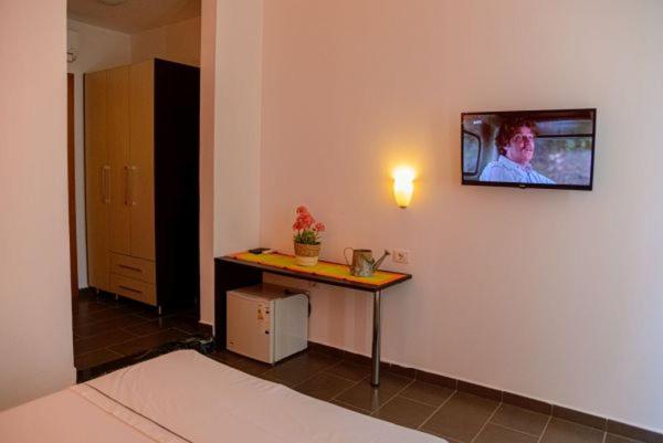 חדר סטנדרט לשלושה, Aurora