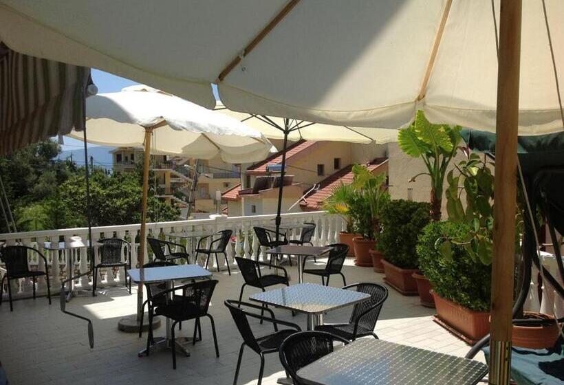 דירת חדר נוף לים, Aurora