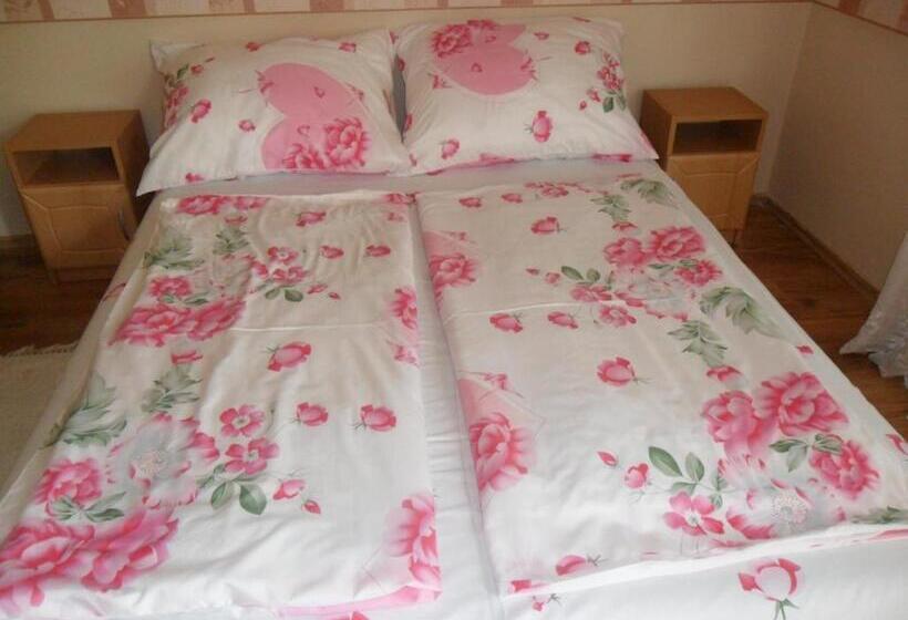 إستوديو قياسى, Emese Apartman