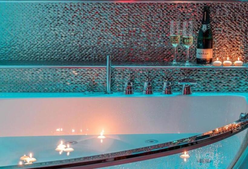 اتاق استاندارد با وان آب گرم, Governo Vecchio Guesthouse Navona