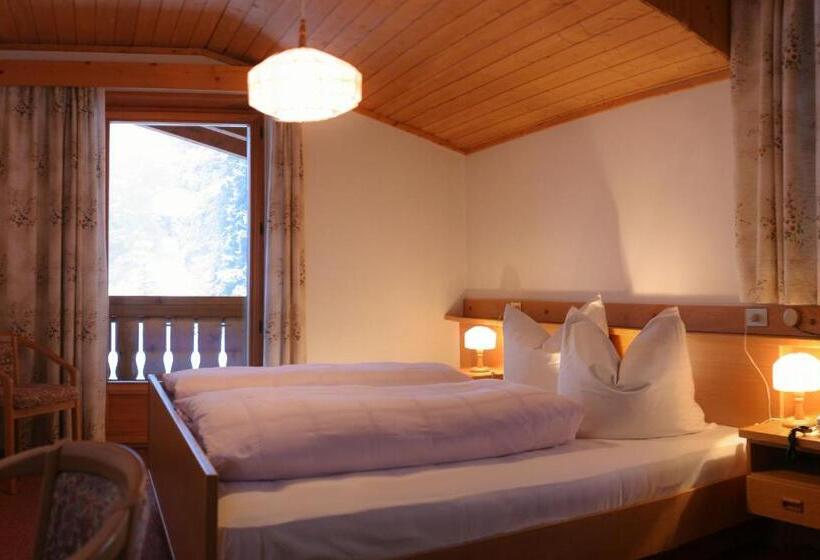 标准间, Adler Carezza