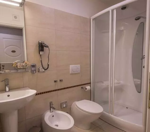 اتاق استاندارد چهار تخته, Albergo Sant'Emidio