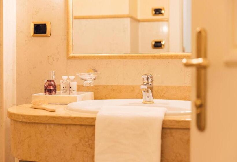 חדר סטנדרט יחיד, Alpenpalace Luxury Hideaway & Spa Retreat