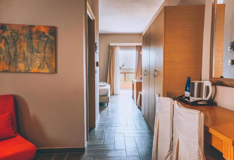 جناح جونيور, Apollo Resort Art