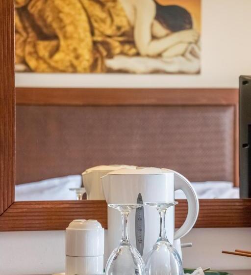 스탠다드 트리플 룸, Apollo Resort Art