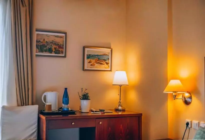 身障者適用キングサイズベッドルーム, Apollo Resort Art