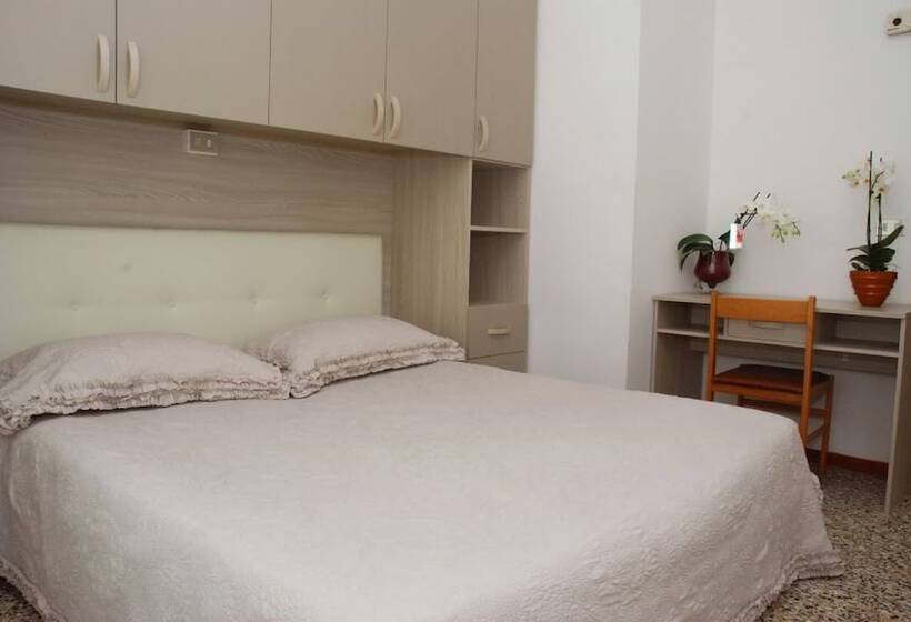 Номер Стандарт Трехместный, Elsa