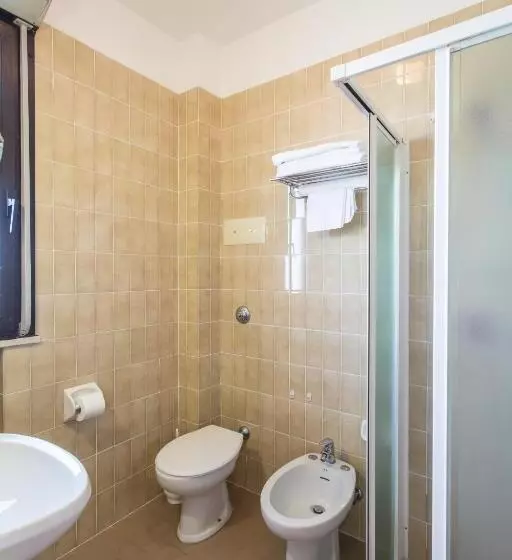 Standard Kolmen Hengen Huone, Genzianella