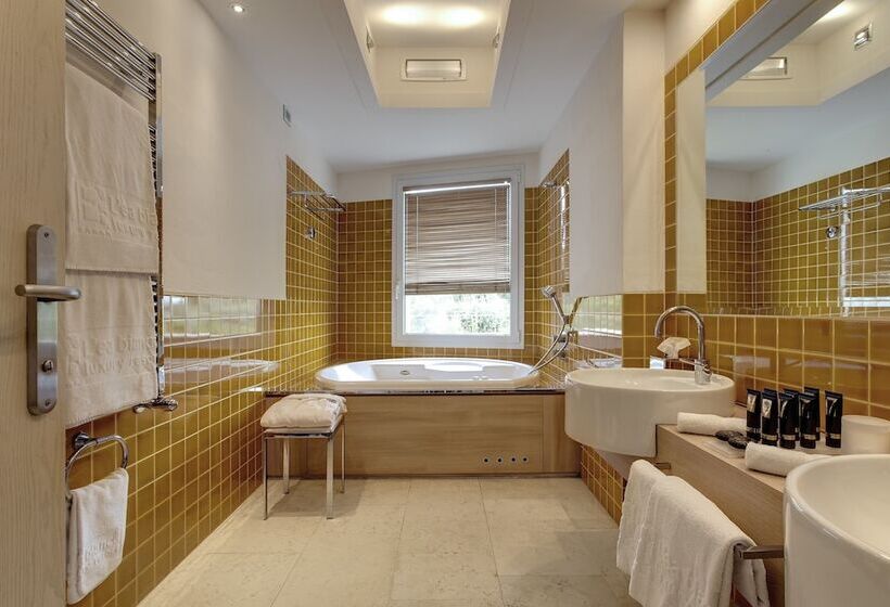 جناح جونيور مطلّ علي البحر, L'Ea Bianca Luxury Resort