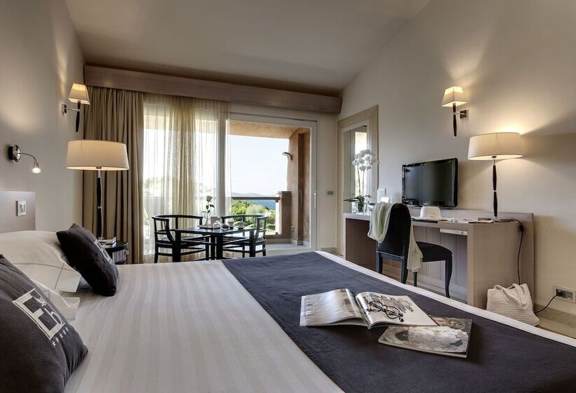 غرفة سوبيريور ثلاثية مطلّة علي البحر, L'Ea Bianca Luxury Resort