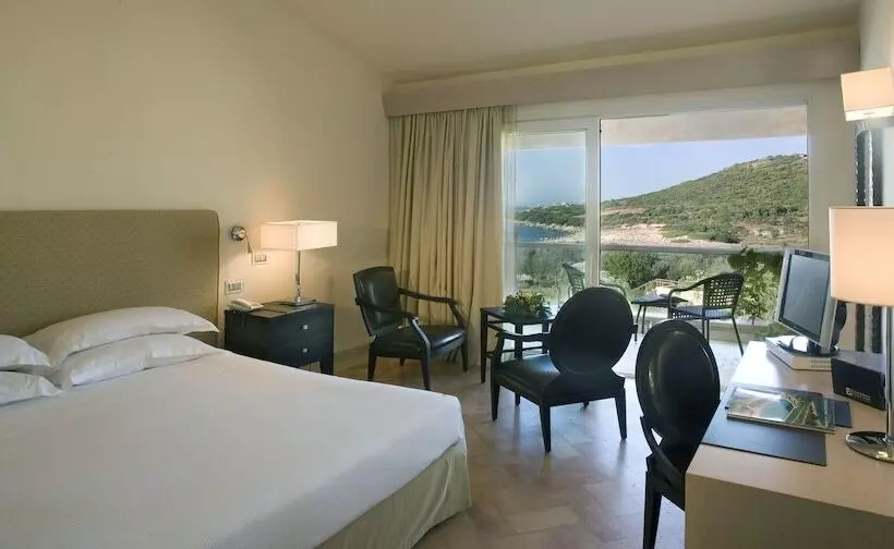 اتاق سه نفره سوپریور با چشمانداز دریا, L'Ea Bianca Luxury Resort