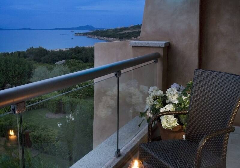 חדר סופריור לשלושה עם נוף לים, L'Ea Bianca Luxury Resort