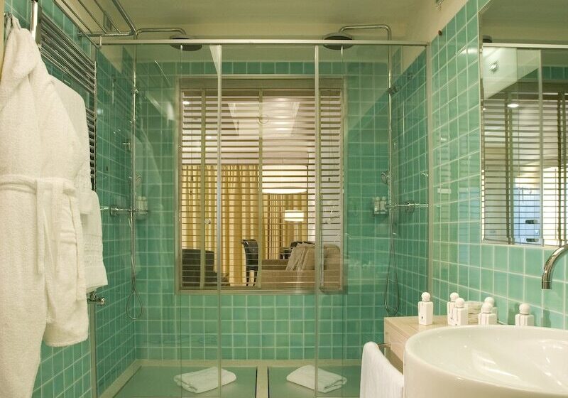 غرفة سوبيريور ثلاثية مطلّة علي البحر, L'Ea Bianca Luxury Resort