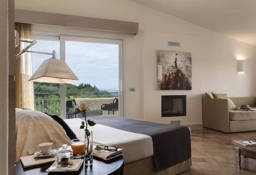 اتاق سه نفره دلوکس با چشمانداز دریا, L'Ea Bianca Luxury Resort
