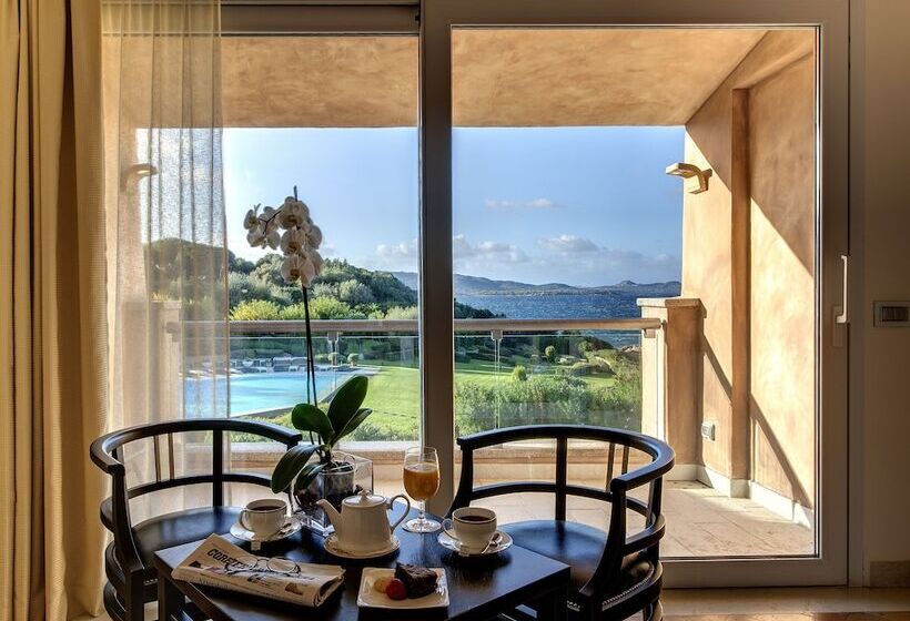 غرفة ديلوكس ثلاثية مطلة على البحر, L'Ea Bianca Luxury Resort