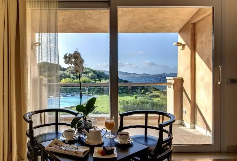 اتاق سه نفره دلوکس با چشمانداز دریا, L'Ea Bianca Luxury Resort