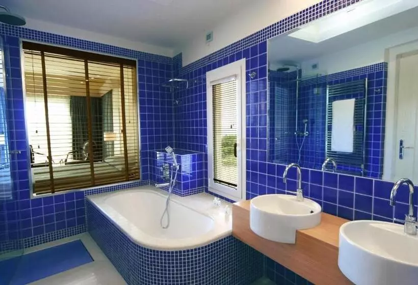 اتاق لوکس با چشمانداز دریا, L'Ea Bianca Luxury Resort