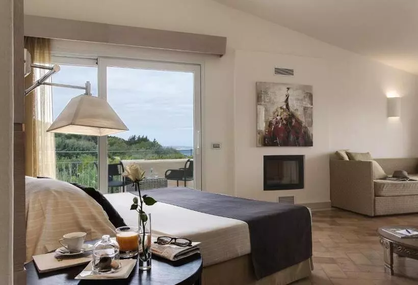 سوییت جونیور با چشمانداز دریا, L'Ea Bianca Luxury Resort