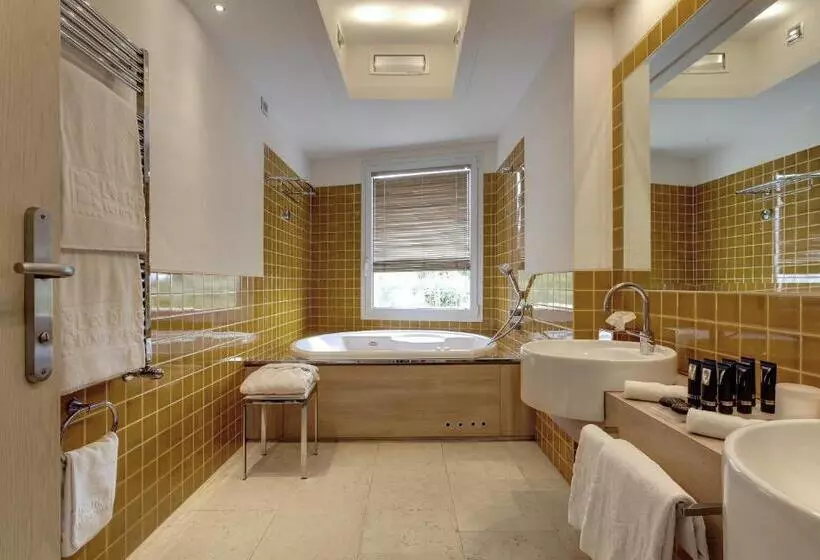 سوییت جونیور با چشمانداز دریا, L'Ea Bianca Luxury Resort