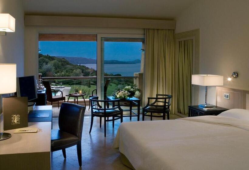 اتاق سه نفره دلوکس با چشم‌انداز دریا, L'Ea Bianca Luxury Resort