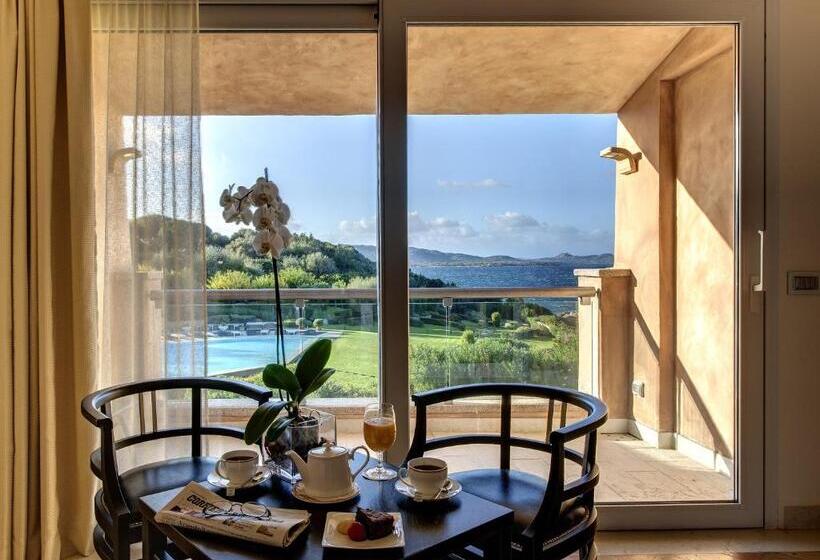 غرفة ديلوكس ثلاثية مطلة على البحر, L'Ea Bianca Luxury Resort