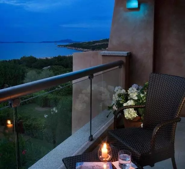 اتاق سه نفره دلوکس با چشمانداز دریا, L'Ea Bianca Luxury Resort