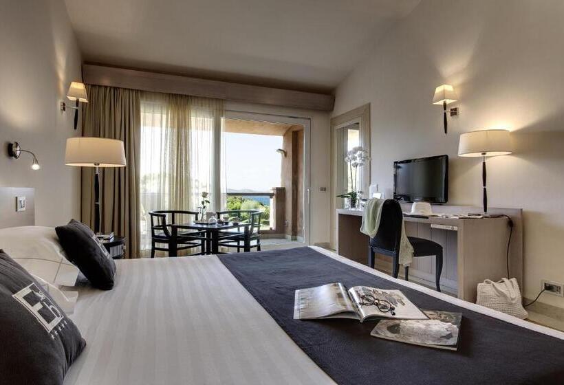 غرفة سوبيريور ثلاثية مطلّة علي البحر, L'Ea Bianca Luxury Resort