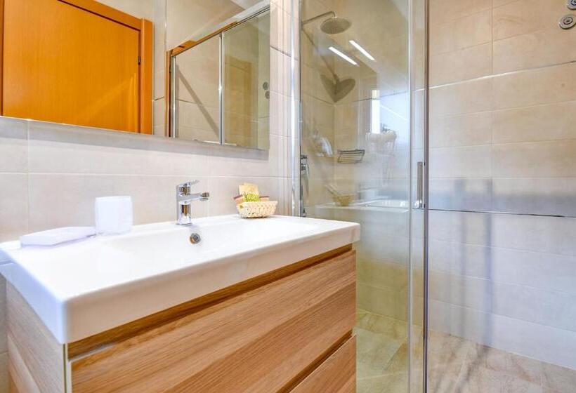 اتاق استاندارد, Lido International