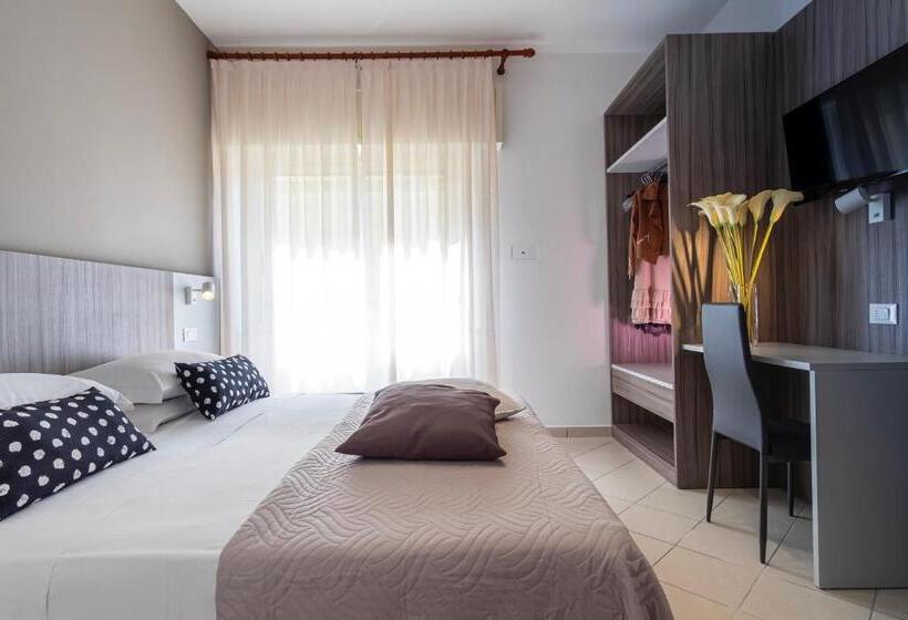 חדר משפחתי, Mocambo