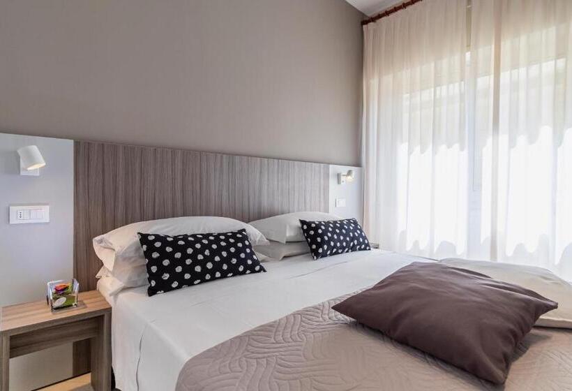 חדר משפחתי, Mocambo