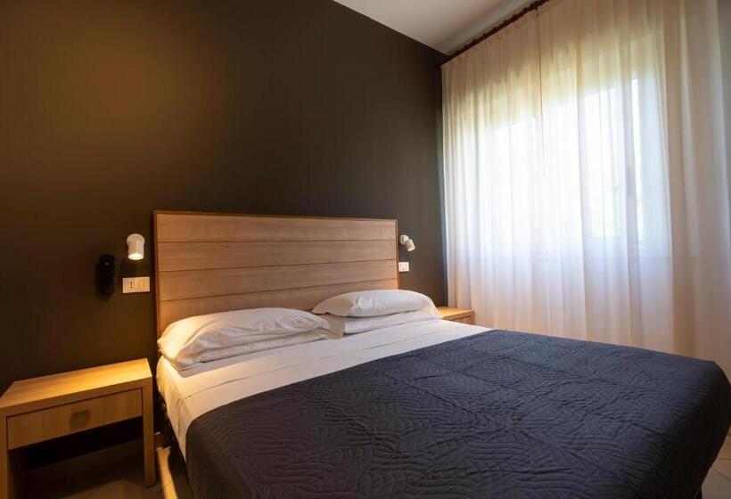 חדר אקונומי, Mocambo