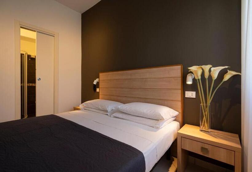 חדר אקונומי, Mocambo