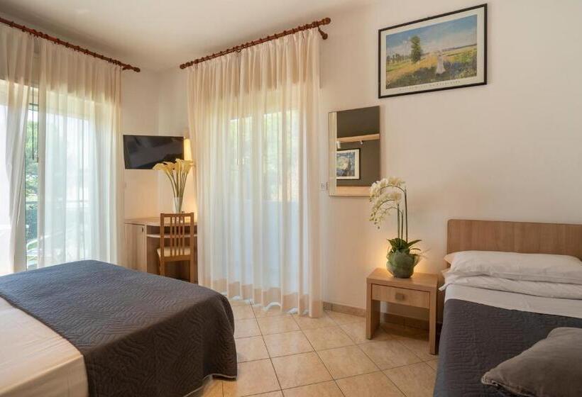 חדר סופריור לשלושה, Mocambo