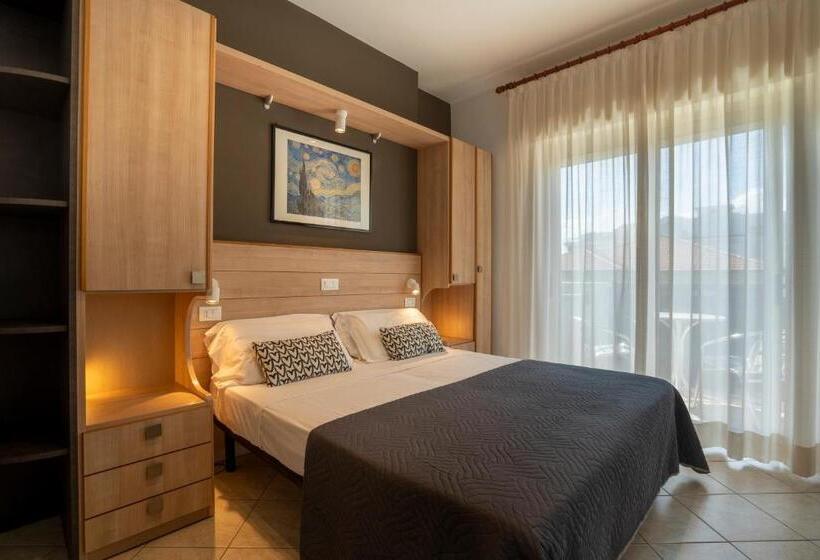 חדר סופריור לשלושה, Mocambo