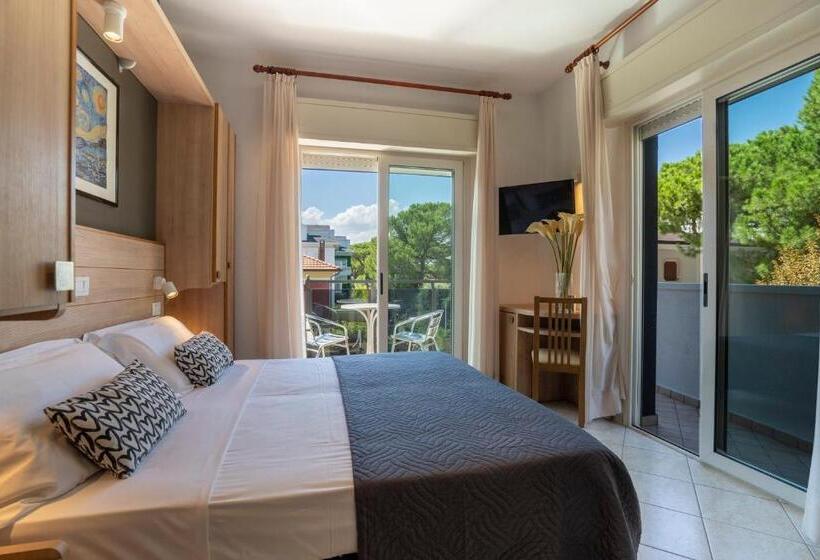 חדר סופריור לשלושה, Mocambo