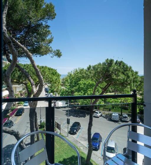 חדר סופריור לשלושה, Mocambo