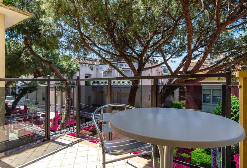 חדר סטנדרט מותאם לאדם עם מוגבלויות, Mocambo