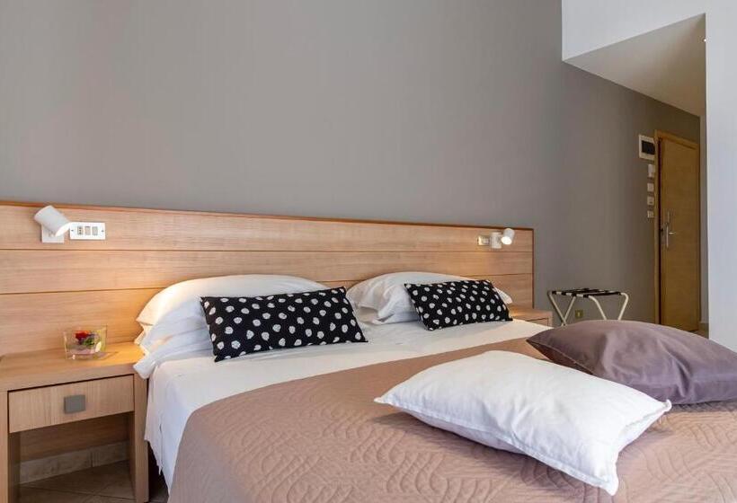 חדר סטנדרט מותאם לאדם עם מוגבלויות, Mocambo