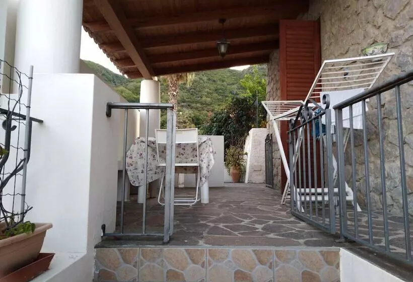استودیوی سوپریور, Residence La Villetta
