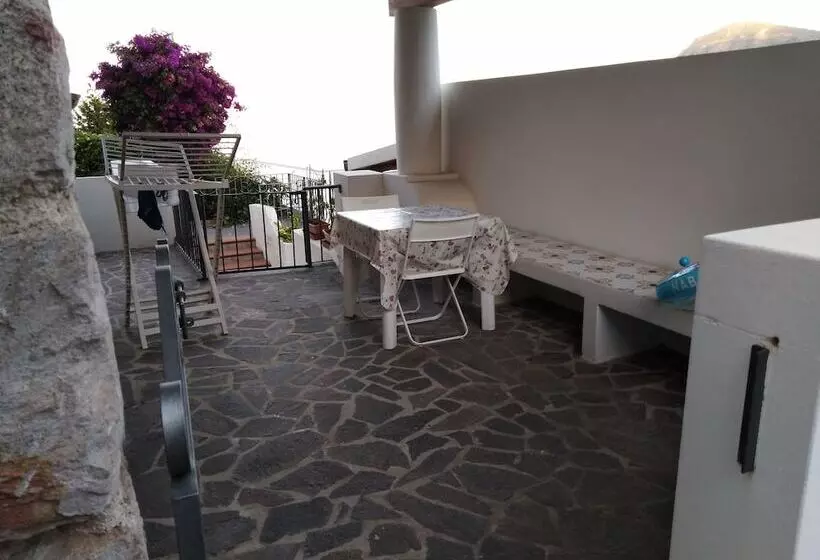 استودیوی سوپریور, Residence La Villetta