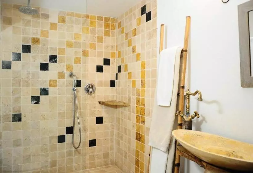 Standard-studio, Uma Casa A Beira Sol