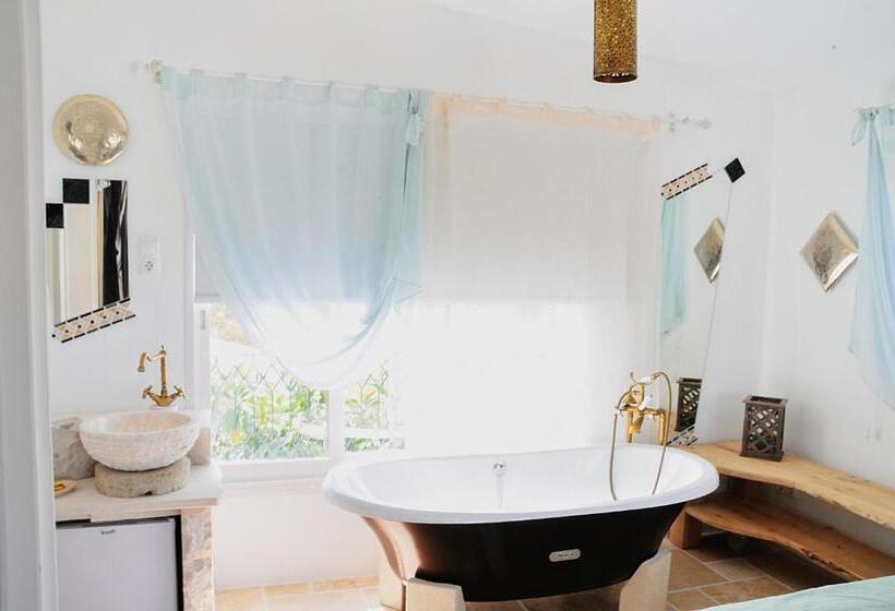 オーシャンビュースーペリアースイート, Uma Casa A Beira Sol