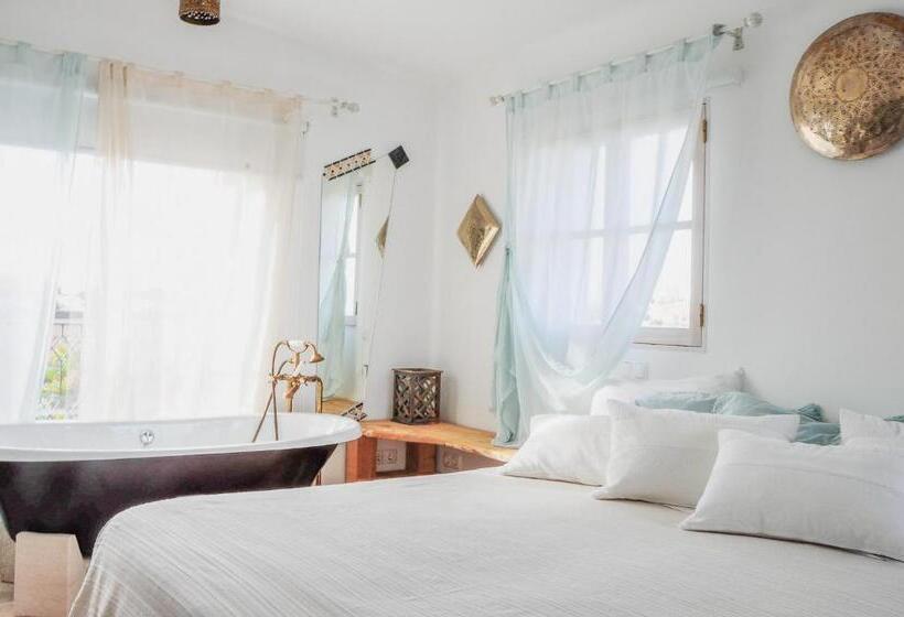 オーシャンビュースーペリアースイート, Uma Casa A Beira Sol