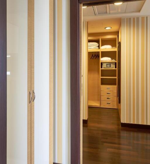 سوییت جونیور, Unahotels Varese