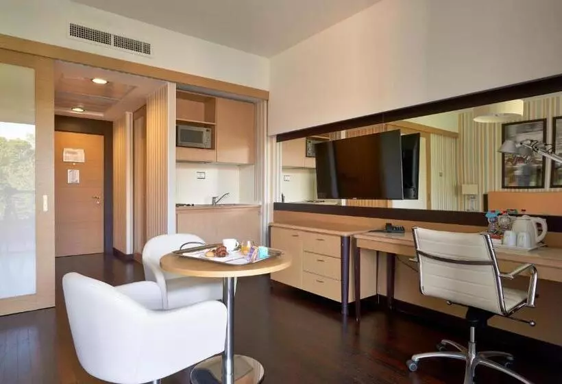 سوییت جونیور, Unahotels Varese