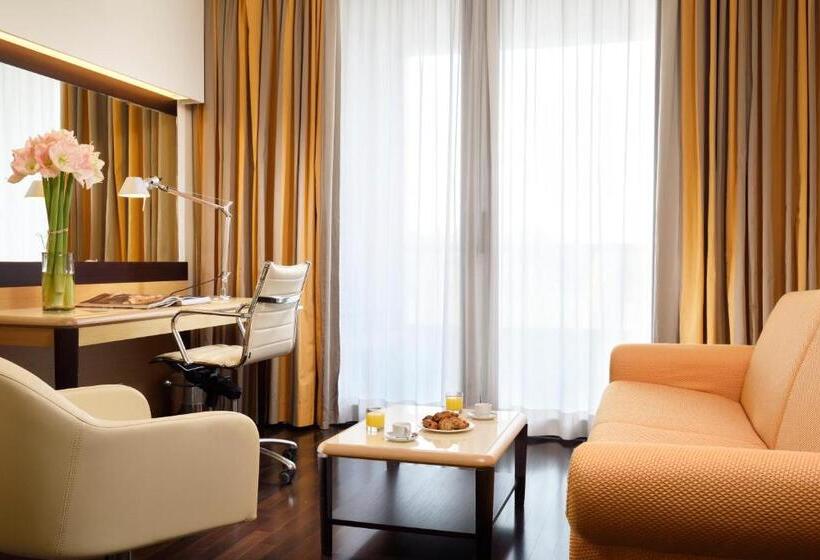 سوییت جونیور, Unahotels Varese