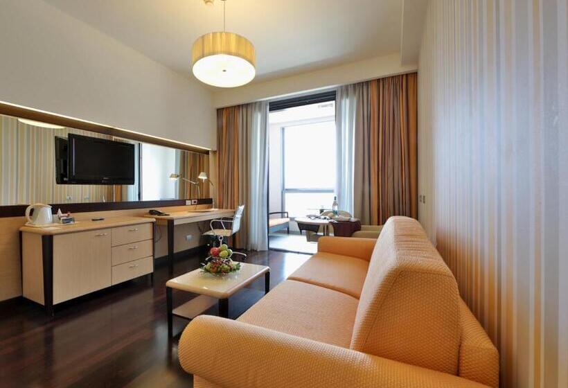 سوییت جونیور, Unahotels Varese