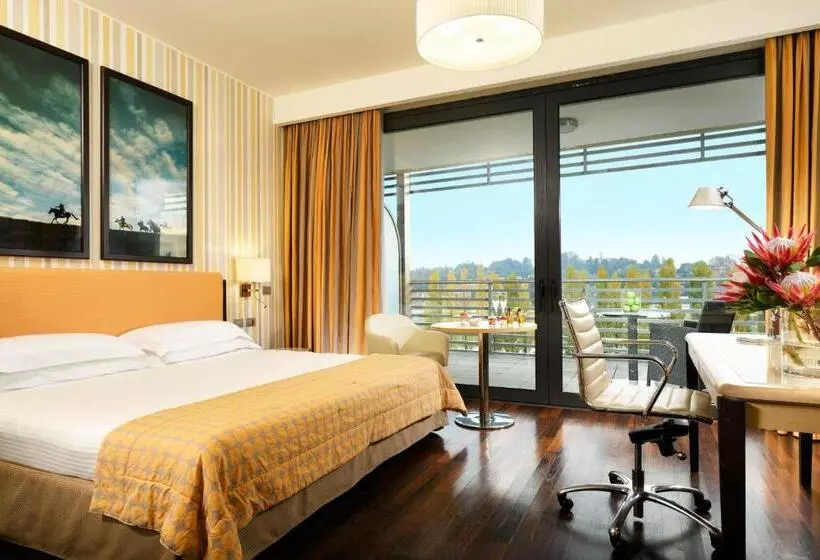 استودیوی استاندارد, Unahotels Varese