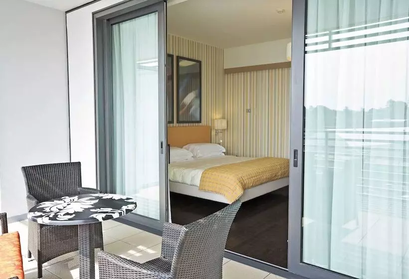 استودیوی استاندارد, Unahotels Varese